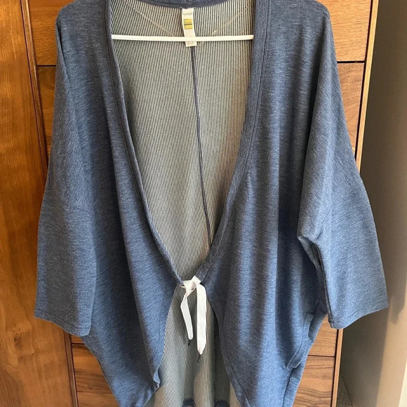 LOLE Cardigan Size L - Picture 4 of 7